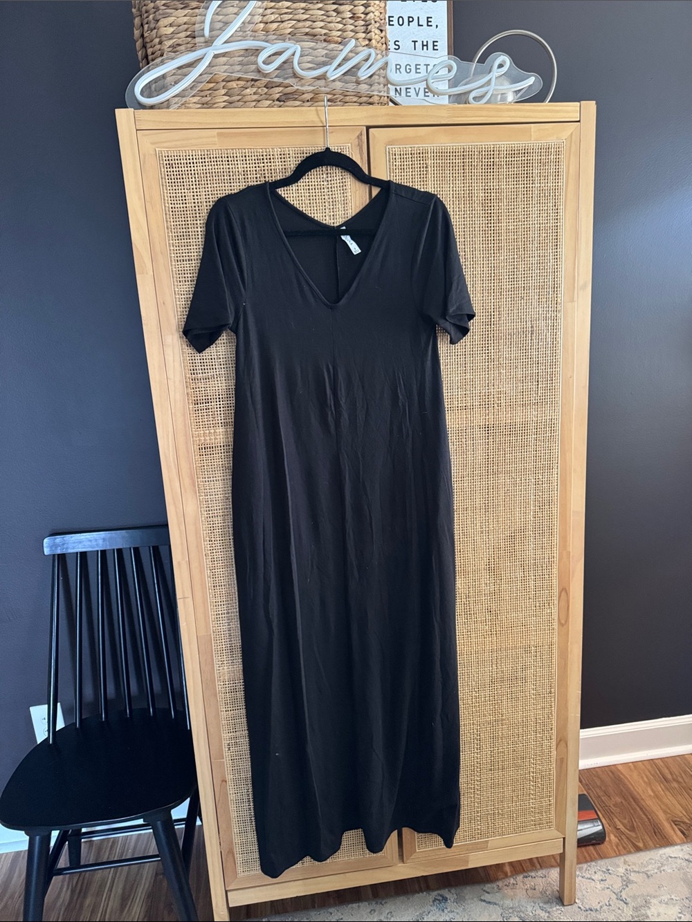 Zenana Outfitters Black V-Neck Midi Dress